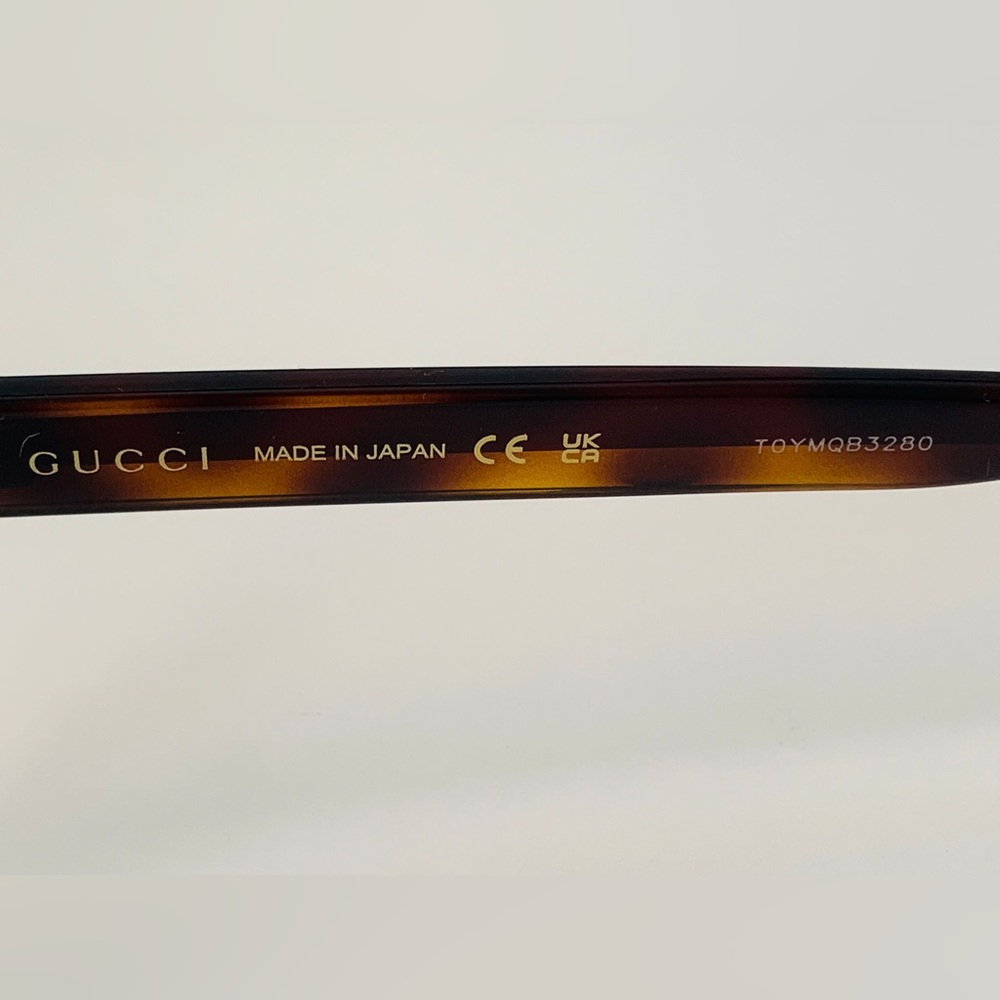 Gucci's GG0004ON features soft lines frames acetate front. Iconic web effect - Picture 13 of 16
